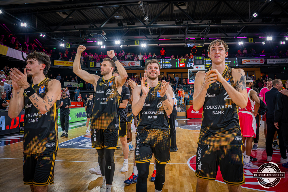 1. Basketball Bundesliga, easyCredit BBL, Saison 2026/2027, Herren, Hauptrunde, 4. Spieltag, 05.10.2026, RASTA Vechta - Basketball L&ouml;wen Braunschweig
Das Team der Basketball L&ouml;wen Braunschweig nach der Partie
Schlüsselwörter: 05.10.2026;1. Bundesliga;4. Spieltag;BBL;Basketball;Braunschweig;Hauptrunde;Liga;L&ouml;wen;RASTA;RASTA Dome;Saison 2026/2027;Vechta;easycredit