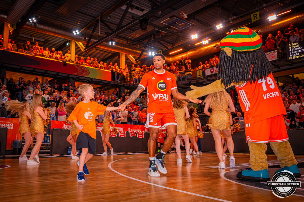 1. Basketball Bundesliga, easyCredit BBL, Saison 2026/2027, Herren, Hauptrunde, 5. Spieltag, 10.10.2026, RASTA Vechta - ratiopharm ulm
D'Mitrik Trice (#0 - RASTA Vechta) vor der Partie
Schlüsselwörter: 1. Bundesliga;10.10.2026;5. Spieltag;BBL;Basketball;Hauptrunde;Liga;RASTA;RASTA Dome;Saison 2026/2027;Ulm;Vechta;easycredit;ratiopharm