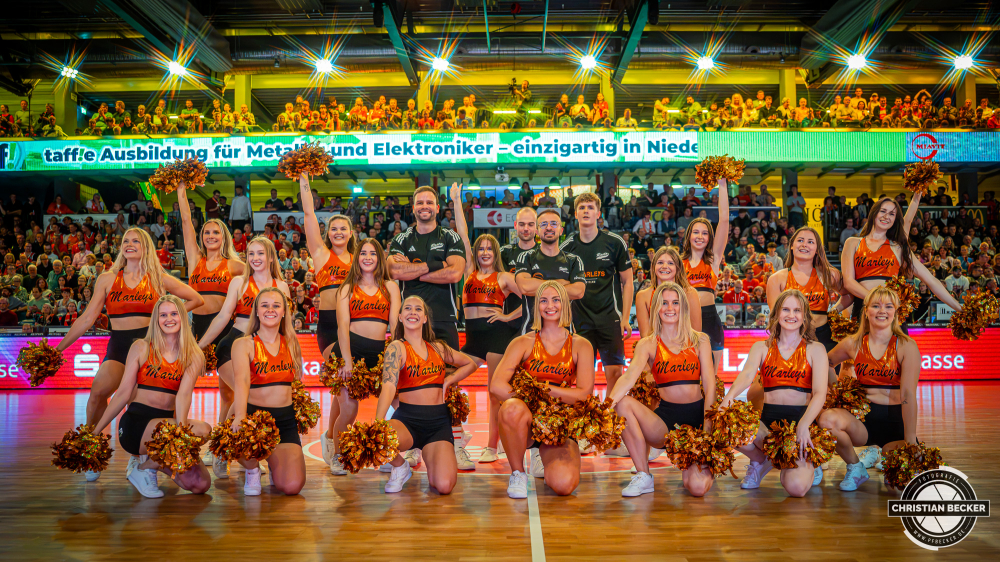 1. Basketball Bundesliga, easyCredit BBL, Saison 2026/2027, Herren, Hauptrunde, 5. Spieltag, 10.10.2026, RASTA Vechta - ratiopharm ulm
Marleys (Cheerleader - RASTA Vechta) w&auml;hrend der Partie
Schlüsselwörter: 1. Bundesliga;10.10.2026;5. Spieltag;BBL;Basketball;Hauptrunde;Liga;RASTA;RASTA Dome;Saison 2026/2027;Ulm;Vechta;easycredit;ratiopharm