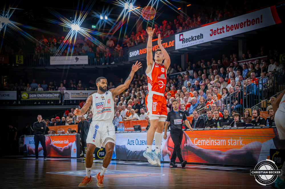 1. Basketball Bundesliga, easyCredit BBL, Saison 2026/2027, Herren, Hauptrunde, 5. Spieltag, 10.10.2026, RASTA Vechta - ratiopharm ulm
Dominik Dolic (#8 - RASTA Vechta) beim Jumpshot
Schlüsselwörter: 1. Bundesliga;10.10.2026;5. Spieltag;BBL;Basketball;Hauptrunde;Liga;RASTA;RASTA Dome;Saison 2026/2027;Ulm;Vechta;easycredit;ratiopharm