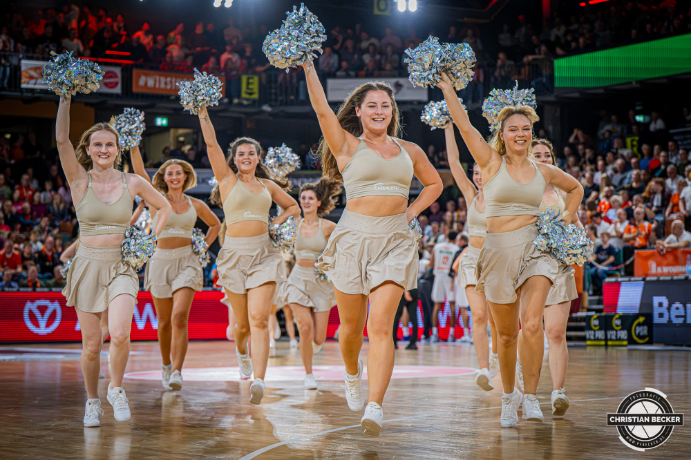 1. Basketball Bundesliga, easyCredit BBL, Saison 2026/2027, Herren, Hauptrunde, 5. Spieltag, 10.10.2026, RASTA Vechta - ratiopharm ulm
Marleys (Cheerleader - RASTA Vechta) w&auml;hrend der Partie
Schlüsselwörter: 1. Bundesliga;10.10.2026;5. Spieltag;BBL;Basketball;Hauptrunde;Liga;RASTA;RASTA Dome;Saison 2026/2027;Ulm;Vechta;easycredit;ratiopharm
