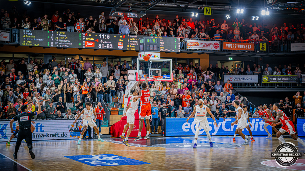 1. Basketball Bundesliga, easyCredit BBL, Saison 2026/2027, Herren, Hauptrunde, 5. Spieltag, 10.10.2026, RASTA Vechta - ratiopharm ulm
Matt Lewis (#11 - RASTA Vechta) beim Jumpshot zur Verl&auml;ngerung
Schlüsselwörter: 1. Bundesliga;10.10.2026;5. Spieltag;BBL;Basketball;Hauptrunde;Liga;RASTA;RASTA Dome;Saison 2026/2027;Ulm;Vechta;easycredit;ratiopharm