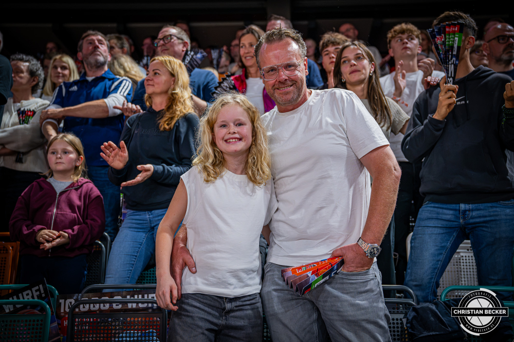 1. Basketball Bundesliga, easyCredit BBL, Saison 2026/2027, Herren, Hauptrunde, 5. Spieltag, 10.10.2026, RASTA Vechta - ratiopharm ulm
Die Fans von RASTA Vechta w&auml;hrend der Partie
Schlüsselwörter: 1. Bundesliga;10.10.2026;5. Spieltag;BBL;Basketball;Hauptrunde;Liga;RASTA;RASTA Dome;Saison 2026/2027;Ulm;Vechta;easycredit;ratiopharm