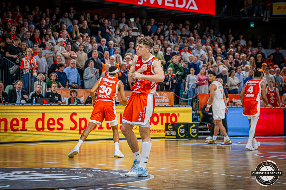 1. Basketball Bundesliga, easyCredit BBL, Saison 2026/2027, Herren, Hauptrunde, 5. Spieltag, 10.10.2026, RASTA Vechta - ratiopharm ulm
Dominik Dolic (#8 - RASTA Vechta) feuert sich an
Schlüsselwörter: 1. Bundesliga;10.10.2026;5. Spieltag;BBL;Basketball;Hauptrunde;Liga;RASTA;RASTA Dome;Saison 2026/2027;Ulm;Vechta;easycredit;ratiopharm