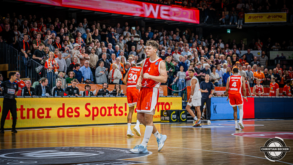 1. Basketball Bundesliga, easyCredit BBL, Saison 2026/2027, Herren, Hauptrunde, 5. Spieltag, 10.10.2026, RASTA Vechta - ratiopharm ulm
Dominik Dolic (#8 - RASTA Vechta) zeigt Emotionen w&auml;hrend der Partie
Schlüsselwörter: 1. Bundesliga;10.10.2026;5. Spieltag;BBL;Basketball;Hauptrunde;Liga;RASTA;RASTA Dome;Saison 2026/2027;Ulm;Vechta;easycredit;ratiopharm