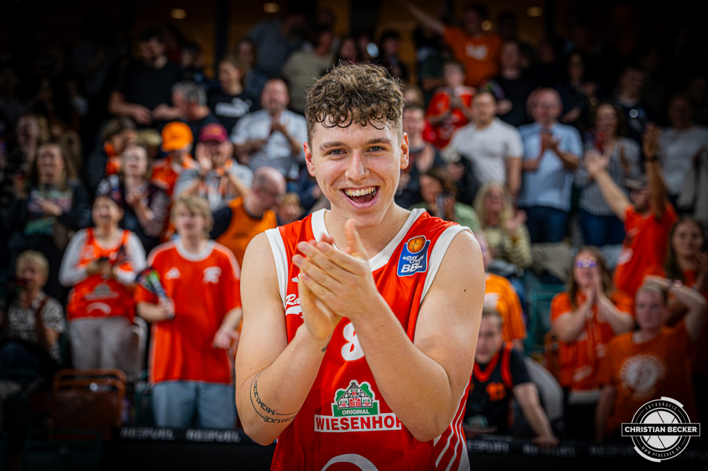 1. Basketball Bundesliga, easyCredit BBL, Saison 2026/2027, Herren, Hauptrunde, 5. Spieltag, 10.10.2026, RASTA Vechta - ratiopharm ulm
Dominik Dolic (#8 - RASTA Vechta) zeigt Emotionen nach der Partie
Schlüsselwörter: 1. Bundesliga;10.10.2026;5. Spieltag;BBL;Basketball;Hauptrunde;Liga;RASTA;RASTA Dome;Saison 2026/2027;Ulm;Vechta;easycredit;ratiopharm