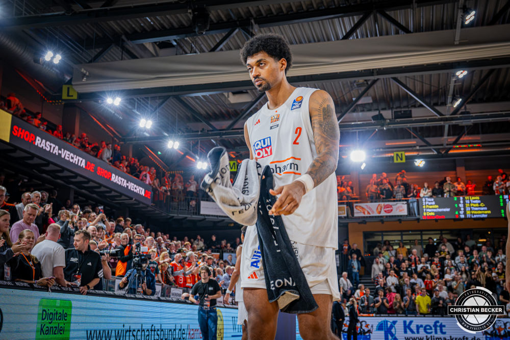 1. Basketball Bundesliga, easyCredit BBL, Saison 2026/2027, Herren, Hauptrunde, 5. Spieltag, 10.10.2026, RASTA Vechta - ratiopharm ulm
Ibi Watson (#2 - ratiopharm ulm) nach der Partie
Schlüsselwörter: 1. Bundesliga;10.10.2026;5. Spieltag;BBL;Basketball;Hauptrunde;Liga;RASTA;RASTA Dome;Saison 2026/2027;Ulm;Vechta;easycredit;ratiopharm