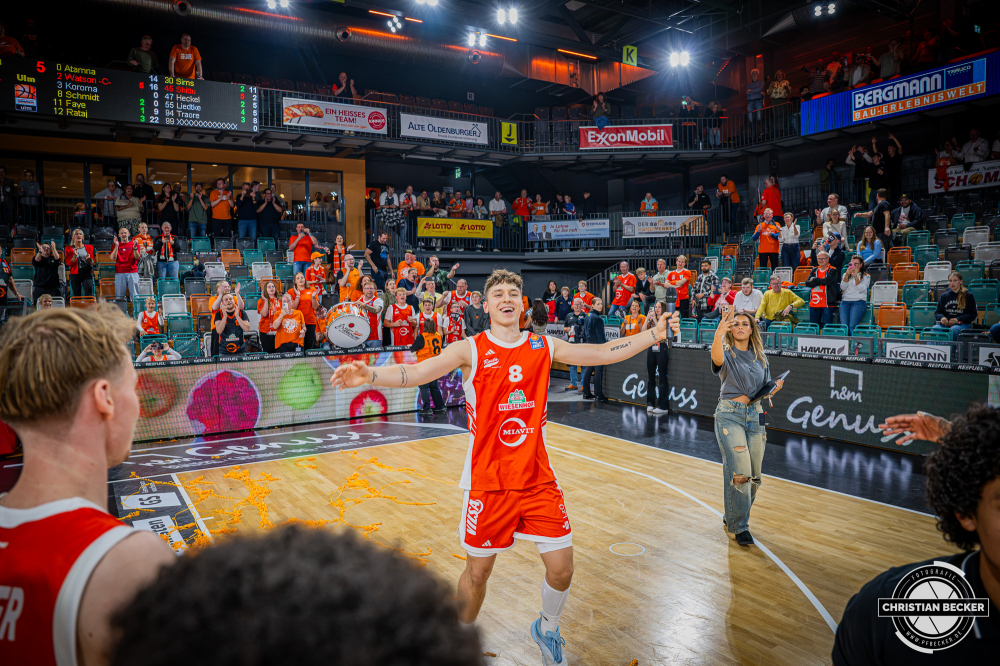 1. Basketball Bundesliga, easyCredit BBL, Saison 2026/2027, Herren, Hauptrunde, 5. Spieltag, 10.10.2026, RASTA Vechta - ratiopharm ulm
Dominik Dolic (#8 - RASTA Vechta) zeigt Emotionen nach der Partie
Schlüsselwörter: 1. Bundesliga;10.10.2026;5. Spieltag;BBL;Basketball;Hauptrunde;Liga;RASTA;RASTA Dome;Saison 2026/2027;Ulm;Vechta;easycredit;ratiopharm