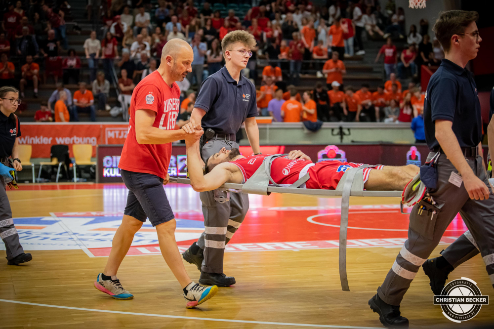 2. Basketball Bundesliga, Pro A, Playoffs, Halbfinale, Spiel 4, 26.05.23, JobStairs GIESSEN 46ers - RASTA Vechta
JobStairs GIESSEN 46ers gegen RASTA Vechta
Schlüsselwörter: 2. Bundesliga;26.05.23;46ers;Barmer;Basketball;Giessen;Halbfinale;JobStairs;Liga;Ost;Playoffs;Pro A;RASTA;Saison 2022/2023;Spiel 4;Sporthalle;Vechta